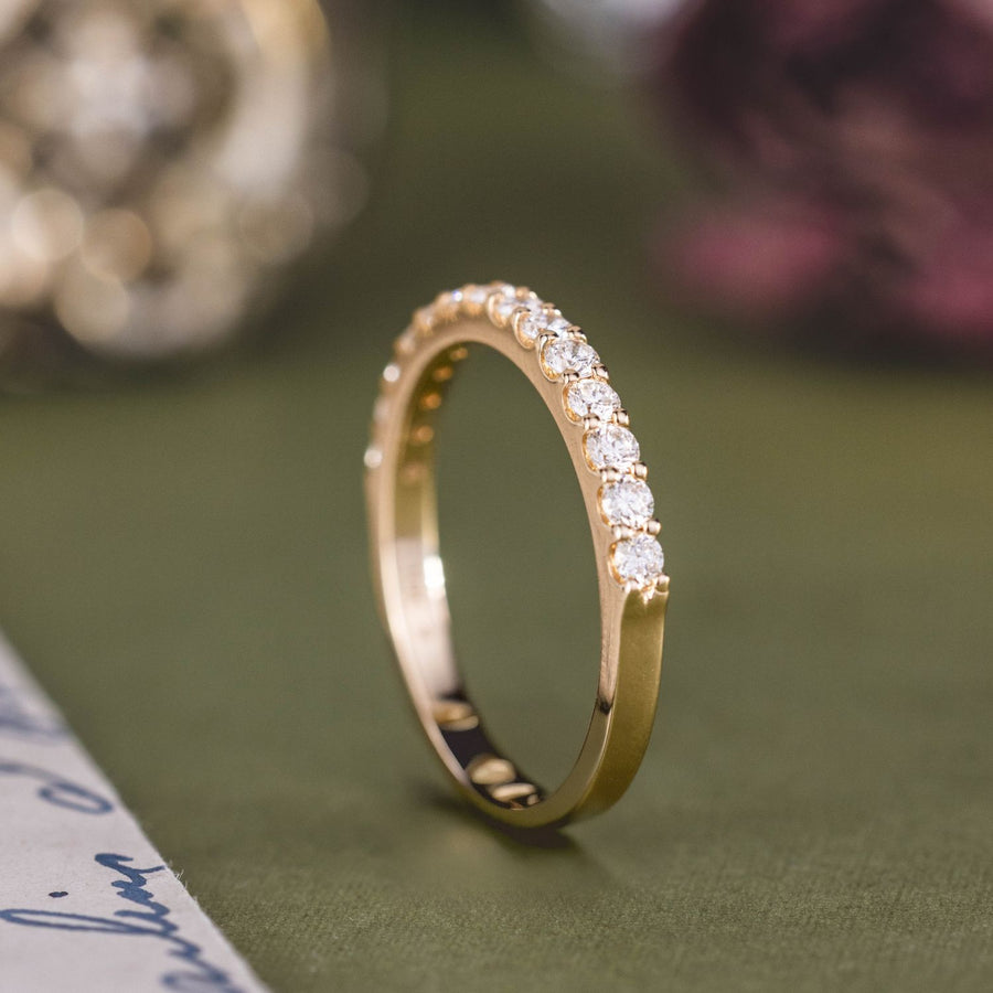 the-susan-diamond-shared-prong-wedding-band
