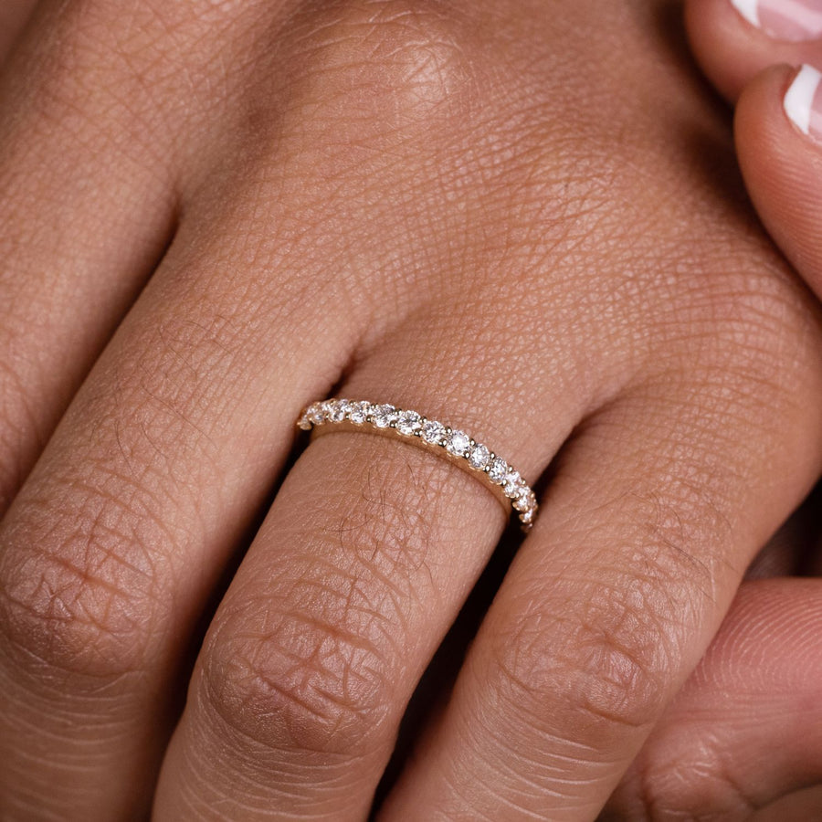 the-susan-diamond-shared-prong-wedding-band