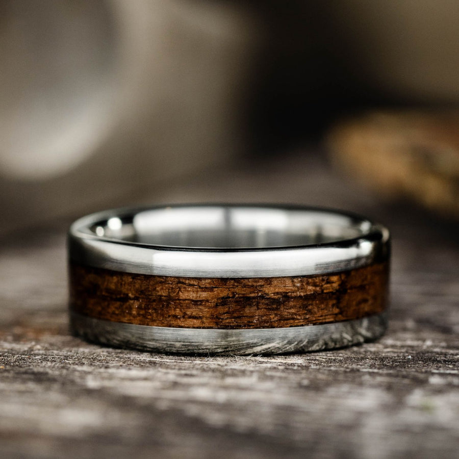 the-uss-alabama-mens-gold-wedding-band-battleship-teak-wood-inlay