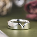 the-veda-solid-gold-chevron-contour-band