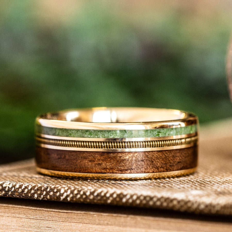 the-wayfarer-mens-gold-wedding-band-guitar-string-green-imperial-diopside-rifle-stock-wood