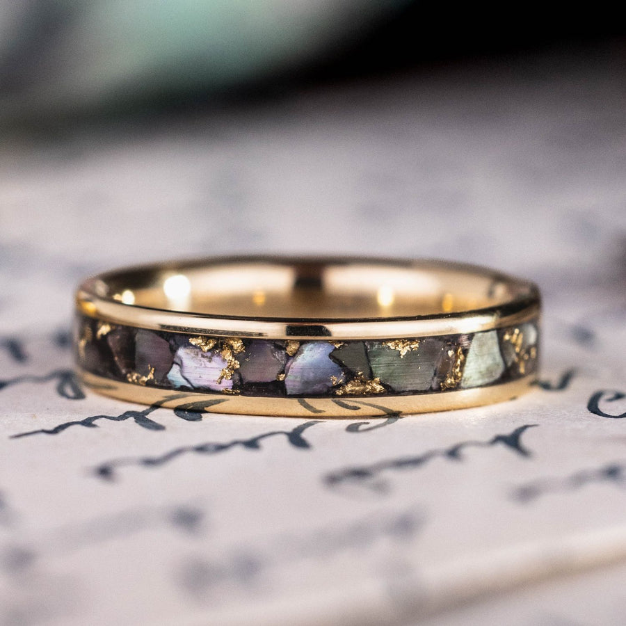 :: Shown in 10k yellow gold | 4mm Wide