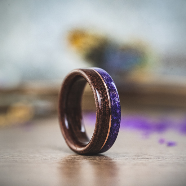 Bentwood ring with amethyst inlay outlets