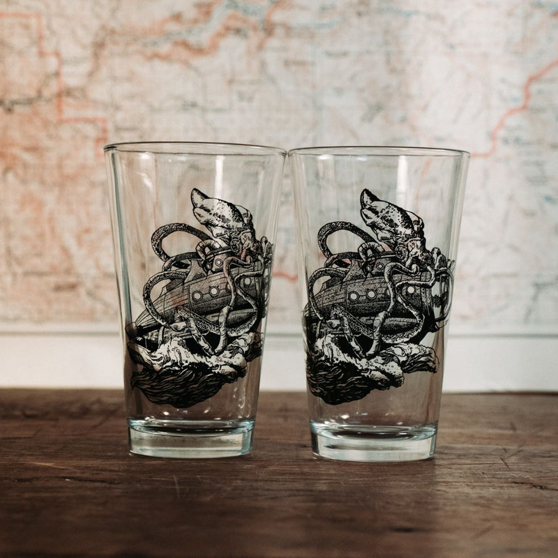Black Lantern Beer Pint Glass Set - Kraken vs. Submarine