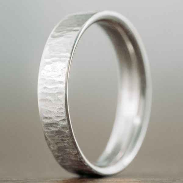 ::Shown in 4mm Wide | White Gold